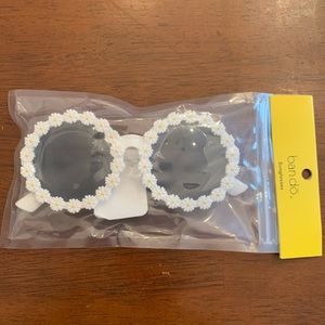 ban.dō daisy sunglasses